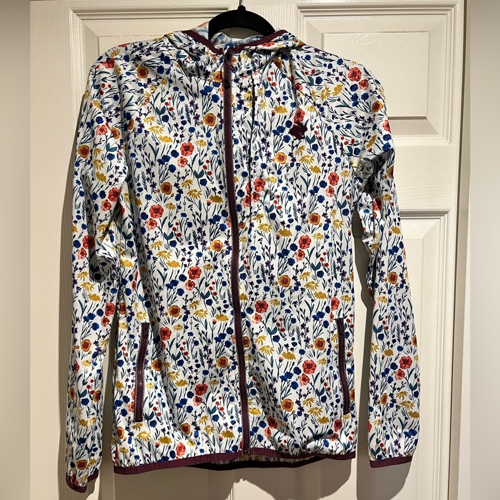 Rabbit women’s wind breaker size Small